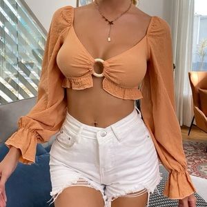 Orange crop top ring in the middle NWOT